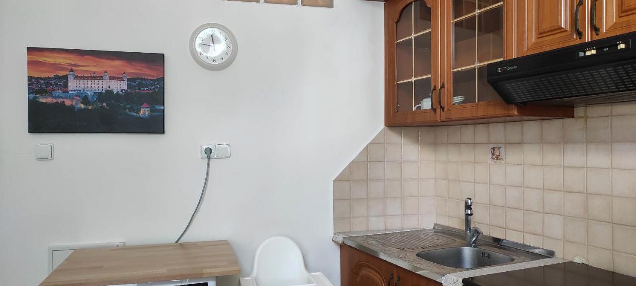 Apartment Green House - Old Town Bratislava Bagian luar foto